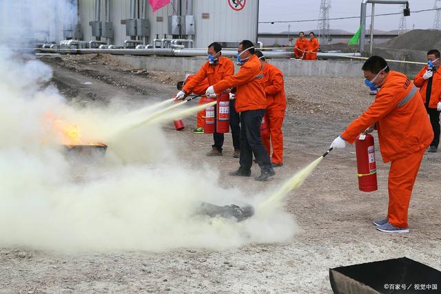 恐怖如斯！員工救火用嘴吹，造成19人死亡，工廠被吹倒閉